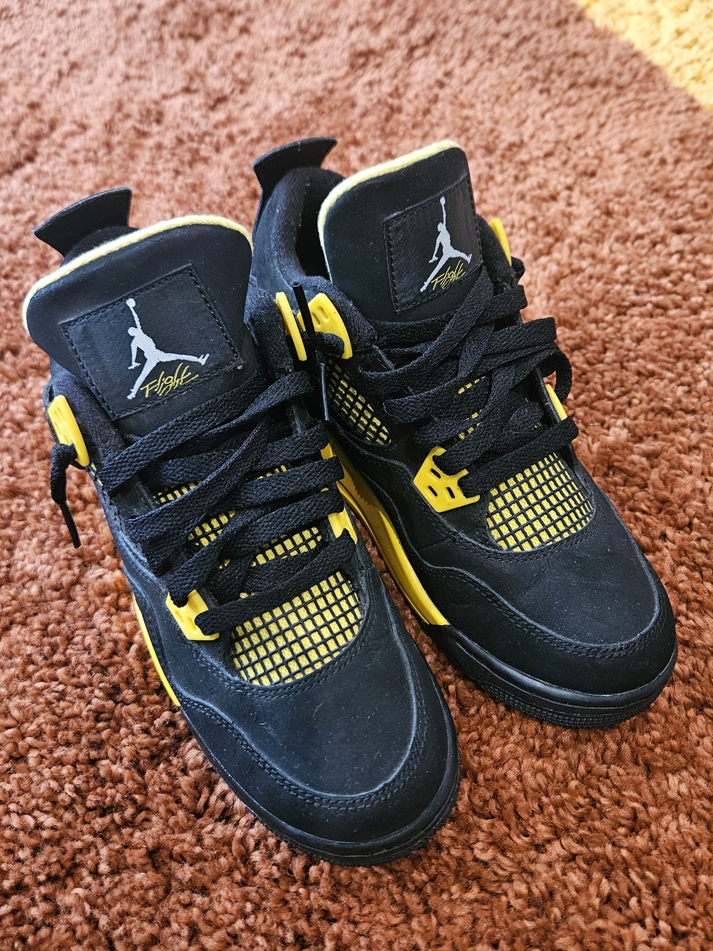 Air Jordan 4 Retro "Thunder" – Black/Yellow